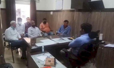 प्रत्येक मंगलवार को सभी बाजार एवं दुकाने आगामी आदेश तक रहेगी बन्द, उपखंड अधिकारी ने ली व्यापारियों के साथ बैठक