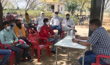 सीआई ने सीएलजी, पुलिस मित्र, ग्राम रक्षकाे की ली मीटिंग काेराेना सम्बंधित जानकारी व निर्देश दिए