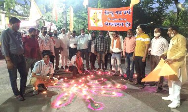 भारतीय नववर्ष की पूर्व संध्या कस्बे के गोल चक्कर पर किया गया दीपदान