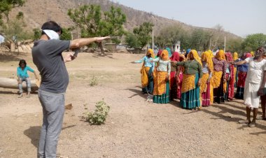 कठूमर बीडीओ ने नरेगा कार्य का किया निरीक्षण, जल संचय की शपथ दिलवाई