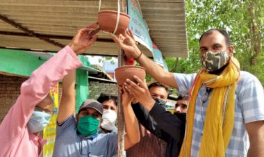 बेजुबान पक्षियों की प्यास बुझाने के लिए ग्रामीणों ने बांधे परिंडे