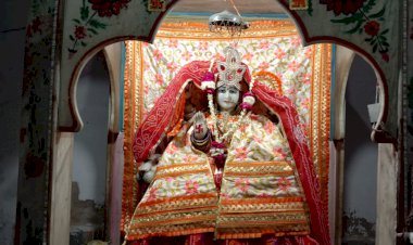 नवरात्रा स्थापना के शुभारम्भ पर घर घर हुई घट स्थापना