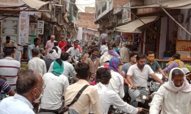 बयाना के बाजारो मे पुलिस ने हटवाये अतिक्रमण, कोरोना गाइडलाइन पालना की समझाईश की