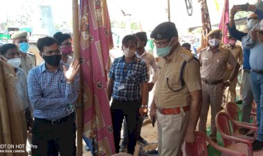 कस्बे मे बिना मास्क  घूम रहे लोगो पर प्रशासान हुआ सख्त, चालान काट  बाटे मास्क