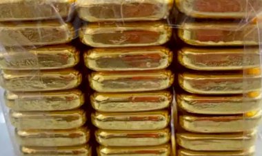 फ्लाइट में लगभग दो करोड़ का सोना छोड़ गए तस्कर कस्टम विभाग ने किया बरामद