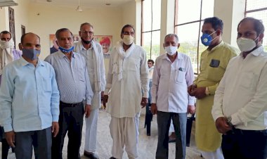 गायों के लिए पीने के पानी की समस्या को लेकर विधायक से मिला श्री कृष्ण गौशाला का प्रतिनिधि मंडल