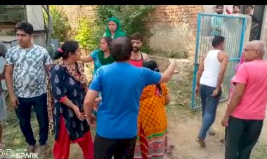 खैरथल में पार्षद के खिलाफ झूठी रिपोर्ट दर्ज कराने के खिलाफ वार्डवासियों ने थाना अधिकारी व पुलिस अधीक्षक को सौंपा मेजरनामा