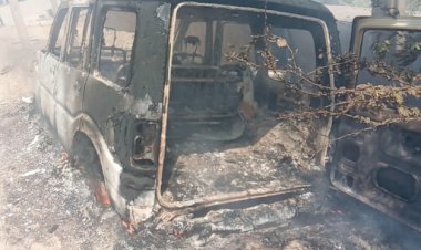 स्कार्पियो कार जल कर हो गई खाक, आग बुझाने के लिए नही आया कोई पास