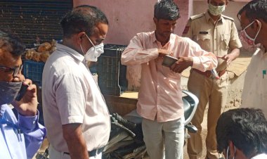 कोविड नियमों के उल्लंघन पर रामगढ़ तहसीलदार ने अलावड़ा मे काटे चालान