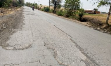 भारी वाहनो के अधिक आवगमन के कारण स्टेट हाईवे हुआ जर्जर आमजन परेशान
