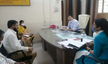 जिला कलेक्टर ने ली बैठक, अधिकारियों को दिए निर्देश