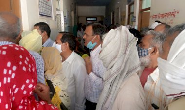 बर्डोद सीएचसी में कोराना गाइडलाइन की पालना करना  भूले लोग ए़ंव स्वास्थ्य प्रशासन