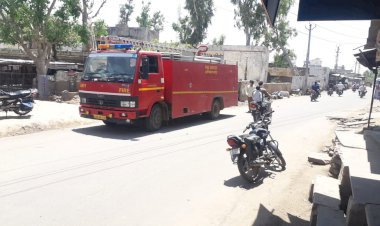 कठूमर कस्बे के सरकारी कार्यालयों में सेनेटाइजर का हुआ छिड़काव