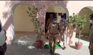 बढ़ते कोरोना संक्रमण को लेकर बहरोड़ पहुंचे भिवाड़ी पुलिस अधीक्षक राममूर्ति जोशी