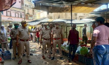 पुलिस ने फ्लैगमार्च करते हुए आमजन को किया जागरूक