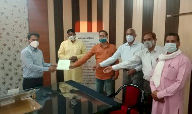 कमलेश प्रजापति फर्जी एनकाउंटर मामले में सीबीआई जांच हेतु प्रजापति समाज के लोगों ने दिया ज्ञापन