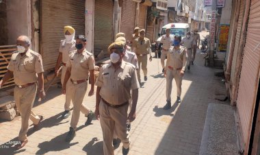 लक्ष्मणगढ़ कस्बे सहित थाना क्षेत्र में निकाला फ्लैग मार्च कोरोना गाइडलाइन की पालना के दिए निर्देश