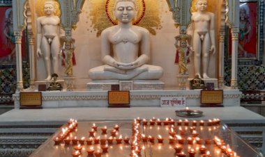 भगवान महावीर की जयंती पूजा अर्चना कर घर पर ही सादगी से मनाई