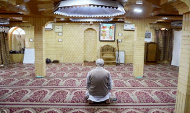 मस्जिदों के इमाम ने घरों में नमाज़ अदा करने कि की अपील