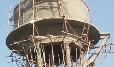 मजदूरी के पैसे न मिलने पर आत्महत्या की चेतावनी देकर मजदूर चढ़ा पानी की टंकी पर