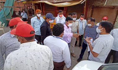 खेड़ली कस्बे में कोविड नियमो की पालना नहीं करने पर उपखंड अधिकारी अधिशासी अधिकारी व जईयन के नेतृत्व में की संयुक्त कार्रवाई