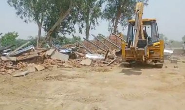 कामां नगरपालिका प्रशासन ने अतिक्रमण व नियम विरुद्ध किए निर्माणो को कराया घ्वस्त