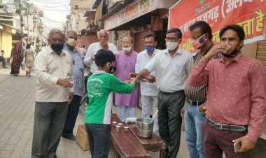 विभिन्न जड़ी बूटियों से निर्मित औषधीय काढा किया वितरण