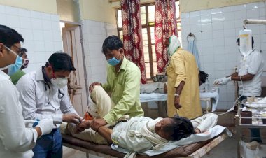 चुनावी रंजिश को लेकर खूनी संघर्ष, हथियार बंद हमलावरो ने सरपंच व परिजनों पर किया हमला, आधा दर्जन लोगों हुए लहूलुहान