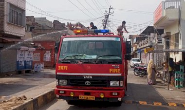 खे़डली मे साेडियम हाईपाे क्लाेराइड का नगरपालिका ने कराया छिडकाव