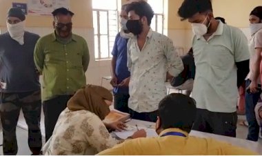 रामगढ़ सीएचसी पर वैक्सीनेशन के लिए उमड़े 18+ युवा, लगी भीड़ को  पुलिस की मदद से हटाया