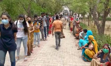 वैक्सीनेशन के लिए उमड़ी युवाओ की भीड़, पुलिस मे संभाला मोर्चा