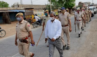 कठूमर मे सीआई कमल सिह व तहसीलदार गिरधर मीना के नेतृत्व मे निकला गया फ्लैग मार्च