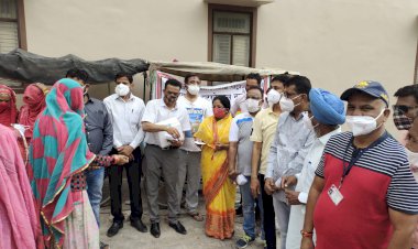 सफाई कार्मिकों को एन 95 मास्क किए वितरित