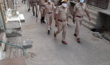 पुर थाना पुलिस ने मुख्य बाजारों में फ्लैग मार्च कर आमजन से कोरोना गाइडलाइन की पालना करने की अपील की