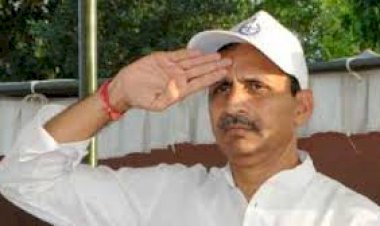 गृह रक्षा राज्यमंत्री ने जिला अस्पताल को दिए 10 लाख