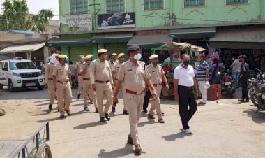 एसडीएम और डीएसपी के नेतृत्व में फ्लैग मार्च निकाल लोगों को किया जागरुक