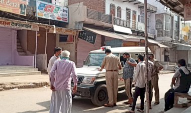 कोरोना संक्रमण की लेकर पुलिस एक्शन मोड पर वीकेंड कर्फ्यू के उल्लंघन पर दुकानदारों के काटे चालान