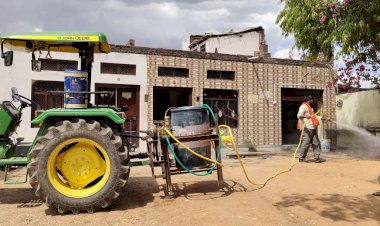 कोविड संक्रमण की रोकथाम के लिए सेथुरिया ग्राम पंचायत में हाइपोक्लोराइड का किया छिड़काव