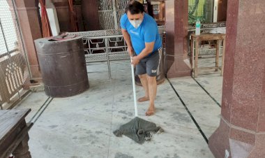 कोरोना काल मे माता की आरती से पूर्व चौथ माता मन्दिर होता है सेनेटाइज