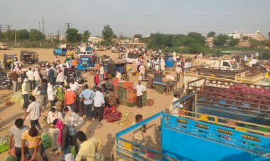 जिला कलेक्टर के आदेशों के लक्ष्मणगढ़ सब्जी मंडी में उड़ रही है धज्जियां