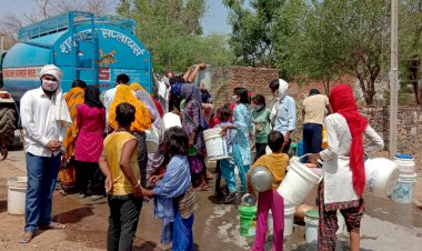 कोरोनाकाल व भीषण गर्मी के बीच घर घर टैंकरों से नि:शुल्क पानी पहुंचा रहा समाजसेवी राजकुमार मीणा