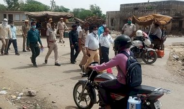 पुलिस और प्रशासन की संयुक्त कार्यवाही 11 दुकानों को किया सीज