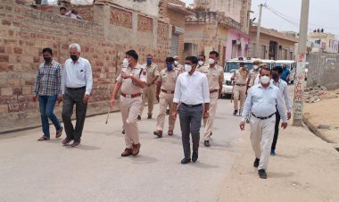 ग्रामीण इलाकों में भी प्रशासन हुआ अलर्ट, शेरानी आबाद क़स्बे में 4 घंटे तक पुलिस प्रशासन का फ्लैग मार्च