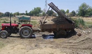 अवैध बजरी खनन पर डीएसटी की कार्यवाही, जेसीबी सहित बजरी से भरे दो ट्रेक्टर-ट्रॉली जप्त