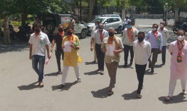 भाजपा ने पश्चिम बंगाल हिंसा पर अंकुश लगाने की मांग की, काली पट्टी बांध भाजपा ने कलेक्टर को राष्ट्रपति के नाम सौंपा ज्ञापन