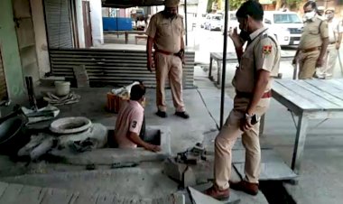 लोगो मे पुलिस का खौफ बढ़ा, फ्लेग मार्च के दौरान पतासा बनाने वाली भट्टी में ही छुप गए कारीगर