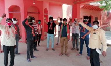 भाजपा युवा मोर्चा कार्यकर्ताओं ने काली पट्टी बांध जताया रोष