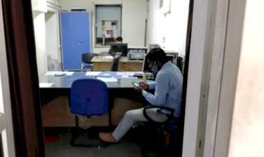 एसडीएम नही तो कर्मचारी भी नदाराद, काम के लिए भटक रहे हैं लोग