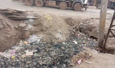 सार्वजनिक निर्माण विभाग की लापरवाही नाले मे गंदगी की बदबू से आमजन परेशान