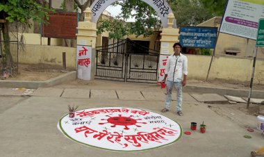 कोरोना से जागरूक करने के लिए पेंटर बना रहा निशुल्क पेंटिंग